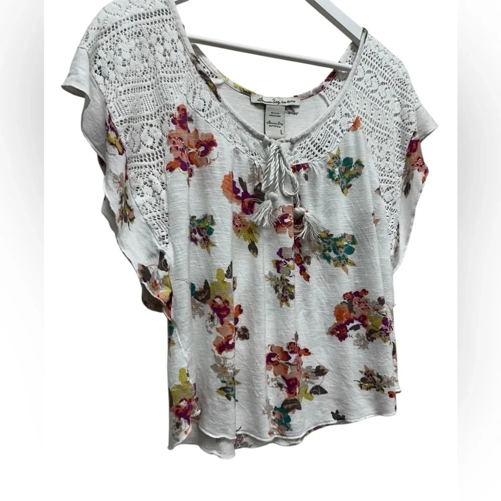 American Rag Woman’s White Floral Crochet Blouse Sz L Short Sleeve Top Cropped - Picture 2 of 7